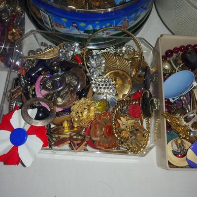 Lot Costume Jewlery