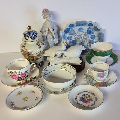 Lot 148: Collectibles, Teacups, and Home Decor