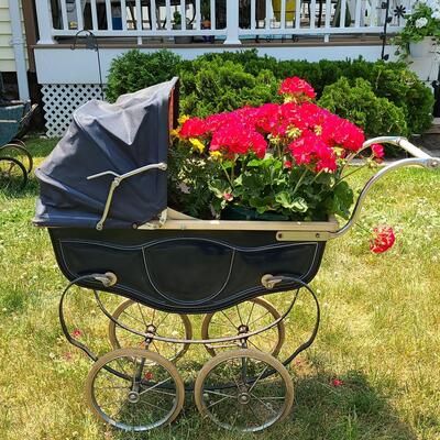 Lot B4: Metal Antique Baby Carriage