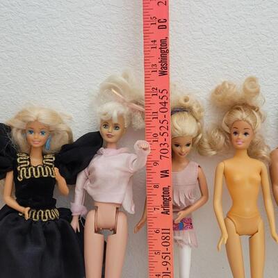 Lot 185: Assorted Vintage BARBIE Dolls 