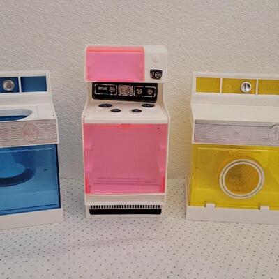 Lot 187: Vintage BARBIE Accessories - Oven, Washer and Dryer