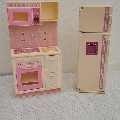 Lot 189: Vintage BARBIE Accessories - Refrigerator and Oven Combo