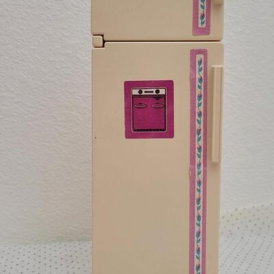 Lot 189: Vintage BARBIE Accessories - Refrigerator and Oven Combo