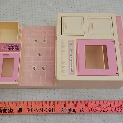 Lot 189: Vintage BARBIE Accessories - Refrigerator and Oven Combo
