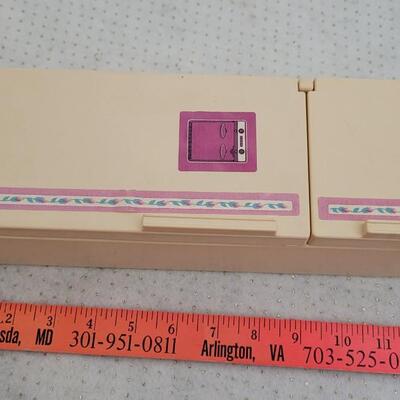 Lot 189: Vintage BARBIE Accessories - Refrigerator and Oven Combo