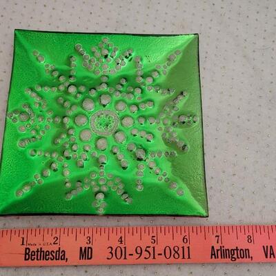 Lot 191: Assorted Colors New Christmas Deco Plates