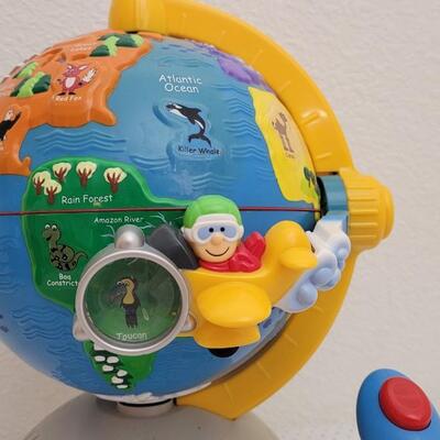 Lot 193: Vintage V TECH Children's World Discovery Toy - Needs Batteries 
