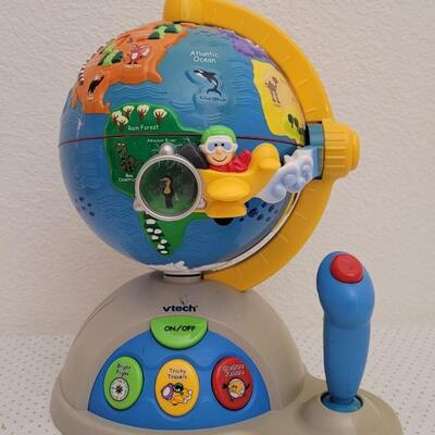 Lot 193: Vintage V TECH Children's World Discovery Toy - Needs Batteries 