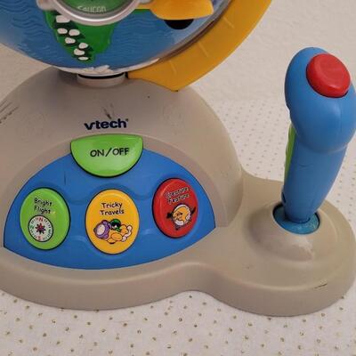 Lot 193: Vintage V TECH Children's World Discovery Toy - Needs Batteries 