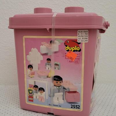 Lot 195: New Set of DUPLO Lego Blocks #2552 FAMILY HOME 