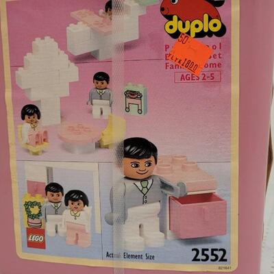 Lot 195: New Set of DUPLO Lego Blocks #2552 FAMILY HOME 