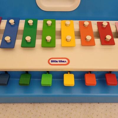 Lot 197: Vintage LITTTLE TIKES Childrens Finger Bell Set