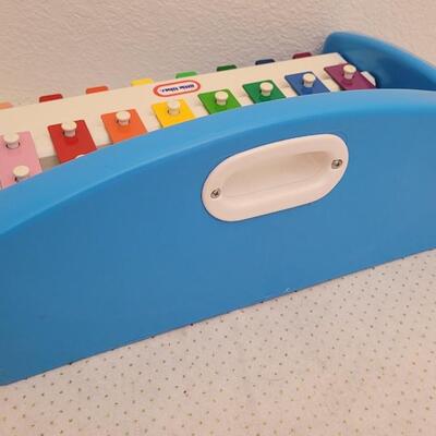 Lot 197: Vintage LITTTLE TIKES Childrens Finger Bell Set