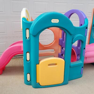 Lot 198: Vintage LITTLE TIKES 8-Piece Play-center 