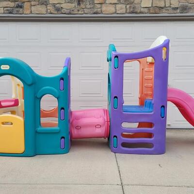 Lot 198: Vintage LITTLE TIKES 8-Piece Play-center 