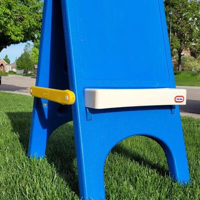 Lot 202: Vintage Little Tikes Children's Art Easel 44" x 28" x 22" 