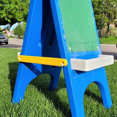 Lot 202: Vintage Little Tikes Children's Art Easel 44" x 28" x 22" 