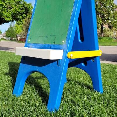 Lot 202: Vintage Little Tikes Children's Art Easel 44" x 28" x 22" 