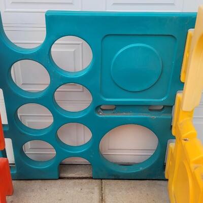 Lot 204: Vintage 4-Wall Playcenter 4 Foot Squared
