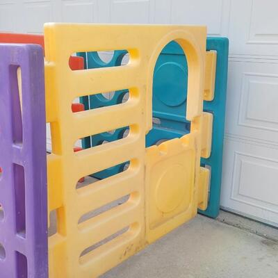 Lot 204: Vintage 4-Wall Playcenter 4 Foot Squared