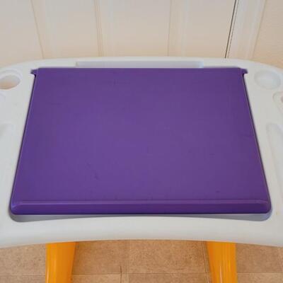 Lot 209: Vintage LITTLE TIKES Children's Art Desk 34 x 21 x 17 