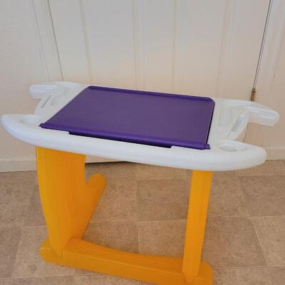 Lot 209: Vintage LITTLE TIKES Children's Art Desk 34 x 21 x 17 