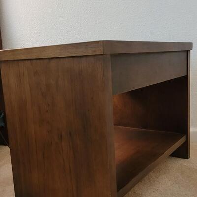 Lot 223: Vintage LANE Mid Century Modern Side Table 