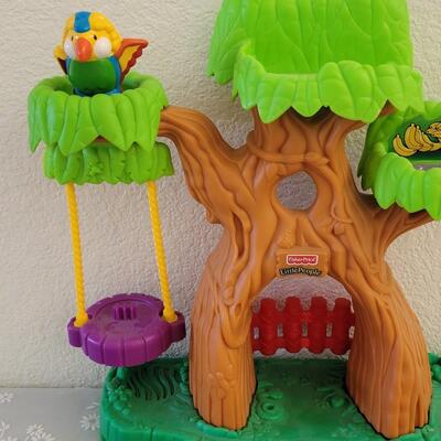 Lot 232: Little People Tree House