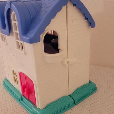 Lot 241: Fisher Price Little People House