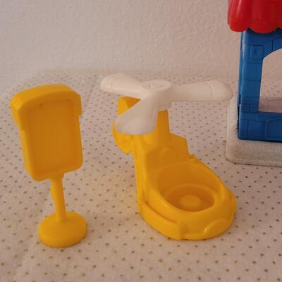 Lot 242: Little People Toys