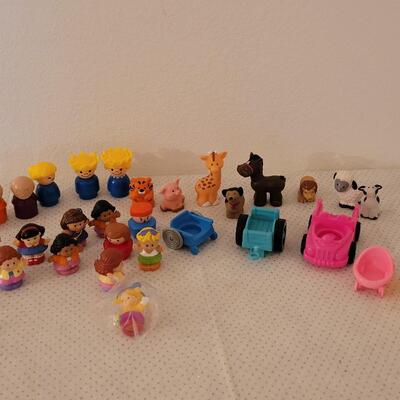 Lot 244: Little People, Animals & Accessories 