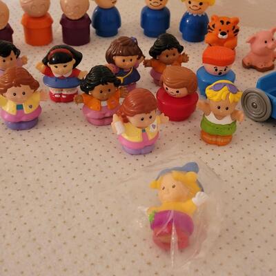 Lot 244: Little People, Animals & Accessories 