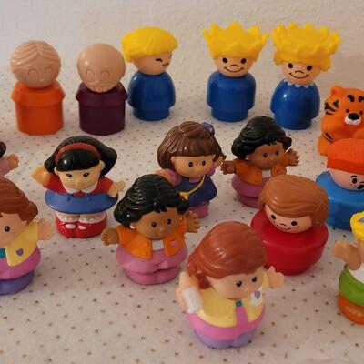Lot 244: Little People, Animals & Accessories 
