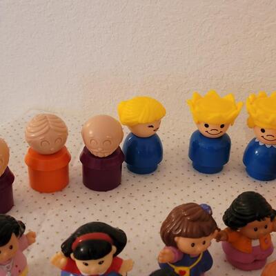 Lot 244: Little People, Animals & Accessories 