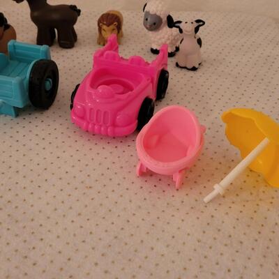 Lot 244: Little People, Animals & Accessories 