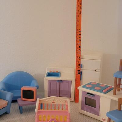 Lot 251: Little Tikes Little Doll Furniture 