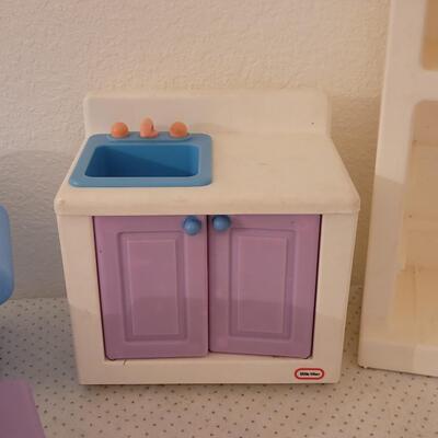 Lot 251: Little Tikes Little Doll Furniture 