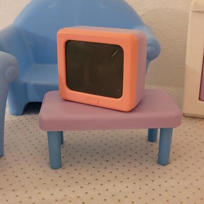 Lot 251: Little Tikes Little Doll Furniture 