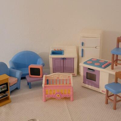 Lot 251: Little Tikes Little Doll Furniture 