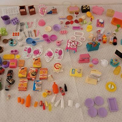 Lot 252: Barbie Kitchen Accessories 