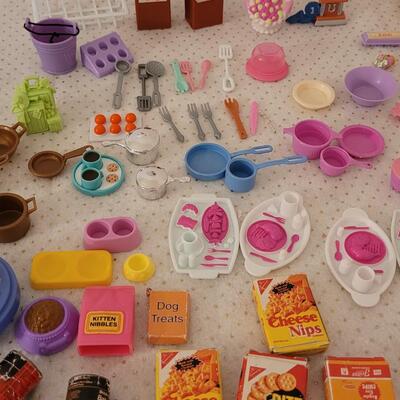 Lot 252: Barbie Kitchen Accessories 
