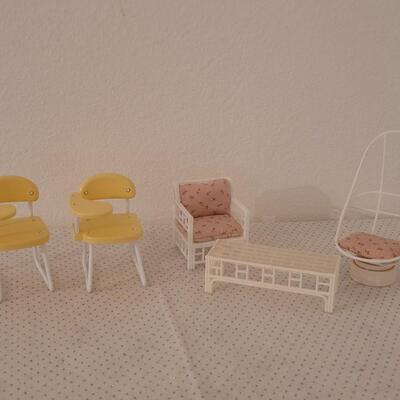 Lot 254: Vintage 1985 Garden Patio Furniture & 1990ish Desks