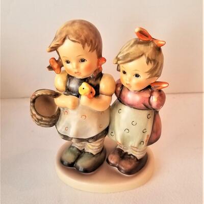 Lot #261  HUMMEL  "Daddy's Girl" figurine