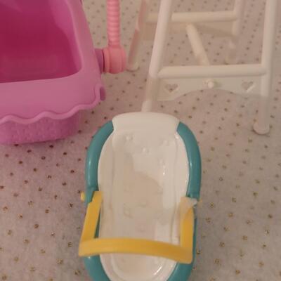 Lot 261: Vintage Barbie Accessories 