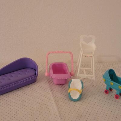 Lot 261: Vintage Barbie Accessories 