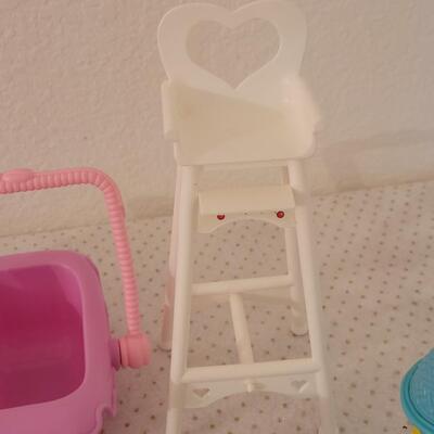 Lot 261: Vintage Barbie Accessories 