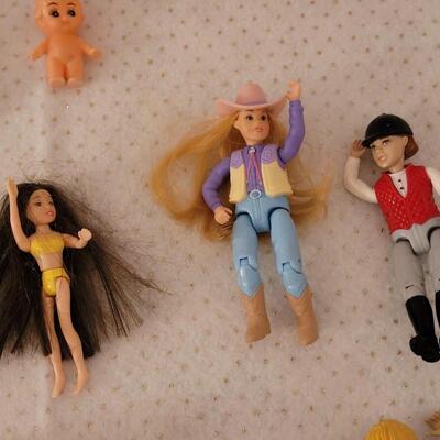 Lot 262: Mini Dolls with Bag