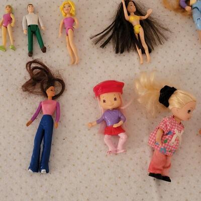 Lot 262: Mini Dolls with Bag