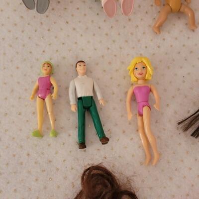 Lot 262: Mini Dolls with Bag
