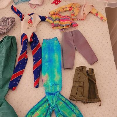 Lot 264: Vintage Barbie Clothes, Brushes, Hangers, Jewelry, Purses, Accessories & Shoes (have not matched them up)